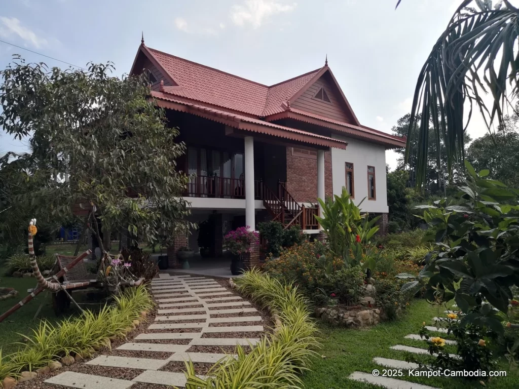 Lodge Moni Essara Resort in Kampot, Cambodia. Kampot's Top Resorts.