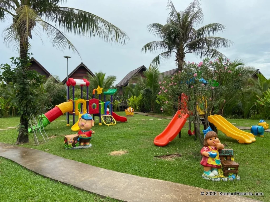 Lodge Moni Essara Resort in Kampot, Cambodia. Kampot's Top Resorts.