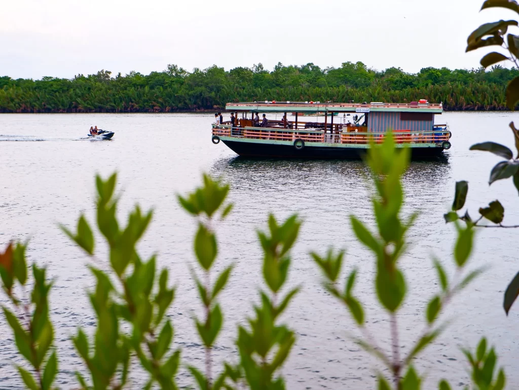 Castle Bayview Resort & Spa in Kampot, Cambodia. Kampot's Top Resorts.